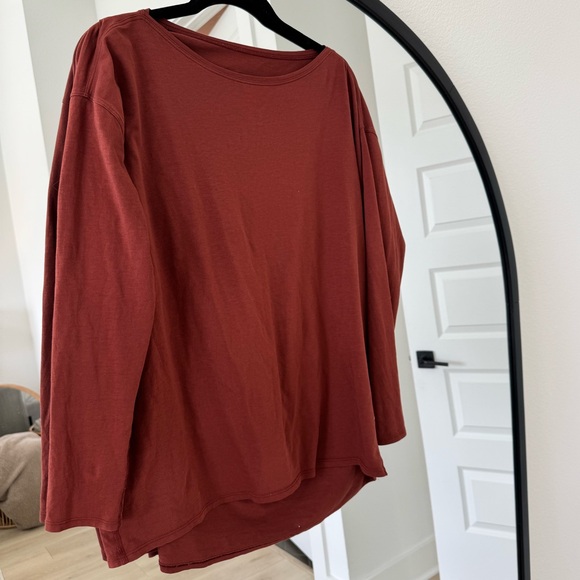 Set of 2 Lululemon Back in Action Long Sleeves - Picture 3 of 5